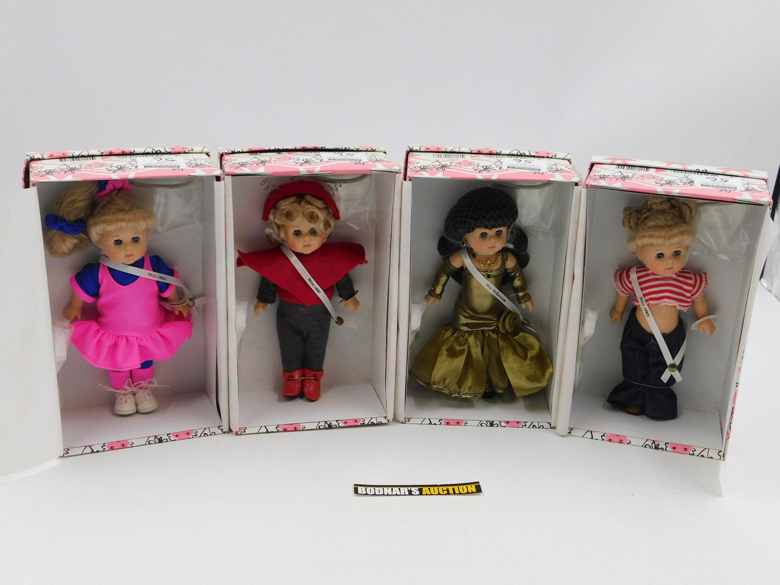 Lot of 4 Ginny Vogue Dolls (1 of 7)