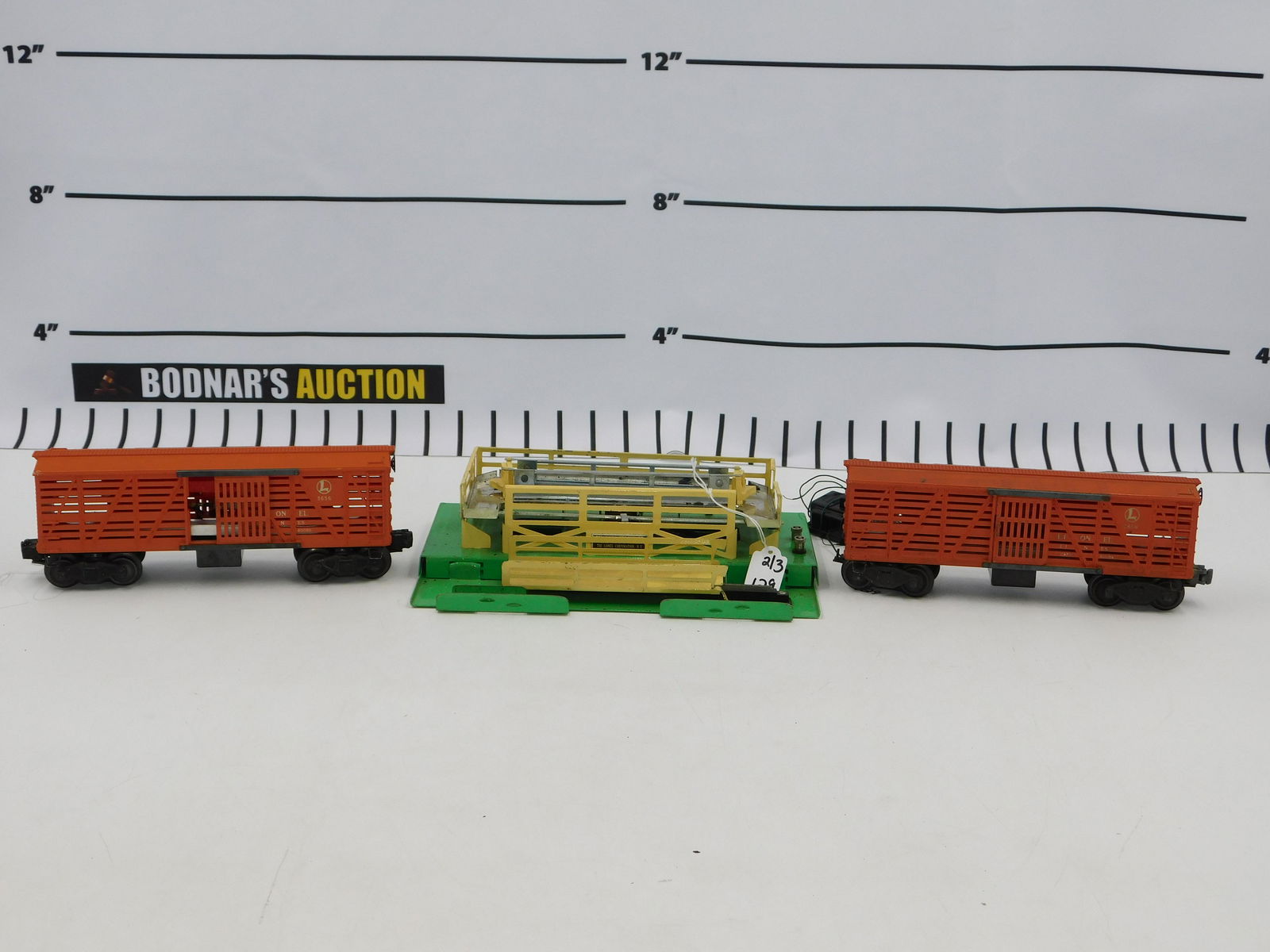 Lionel O27 Stockyard Accessory with (2) 3656 Stockyard Cars (1 of 10)
