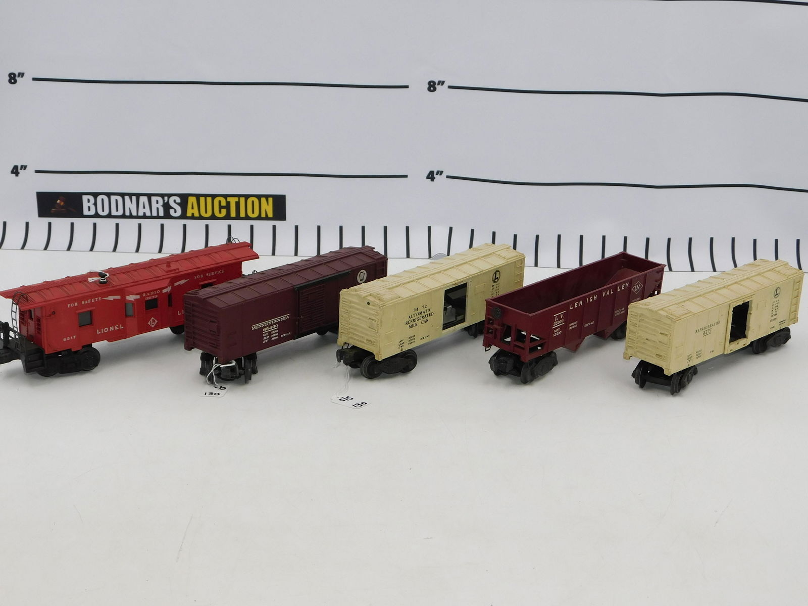 Lot of 5 O27 Lionel Rolling Stock Box Cars and Caboose (1 of 11)