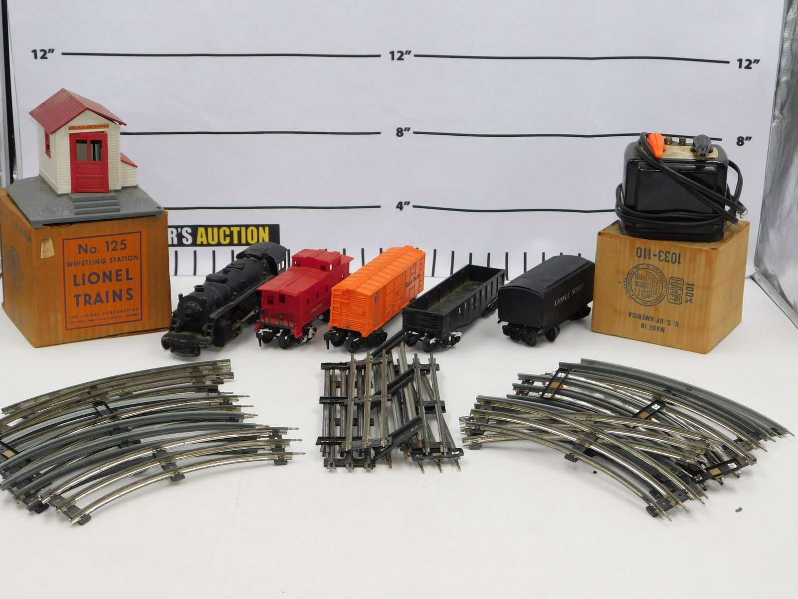 Lot of Lionel O27 Train Set plus Accessories (1 of 19)