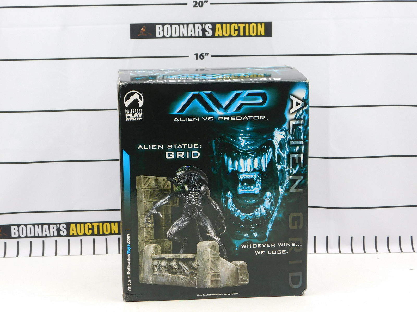 Alien vs. Predator Autographed Statue (1 of 8)