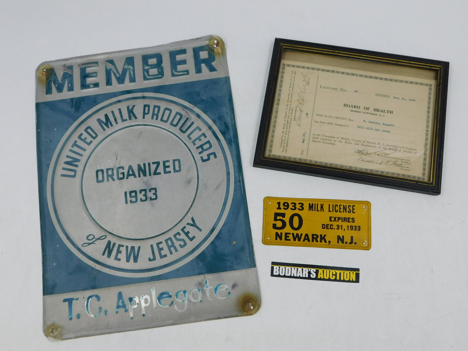 Lot of Vintage Dairy Items (1 of 5)
