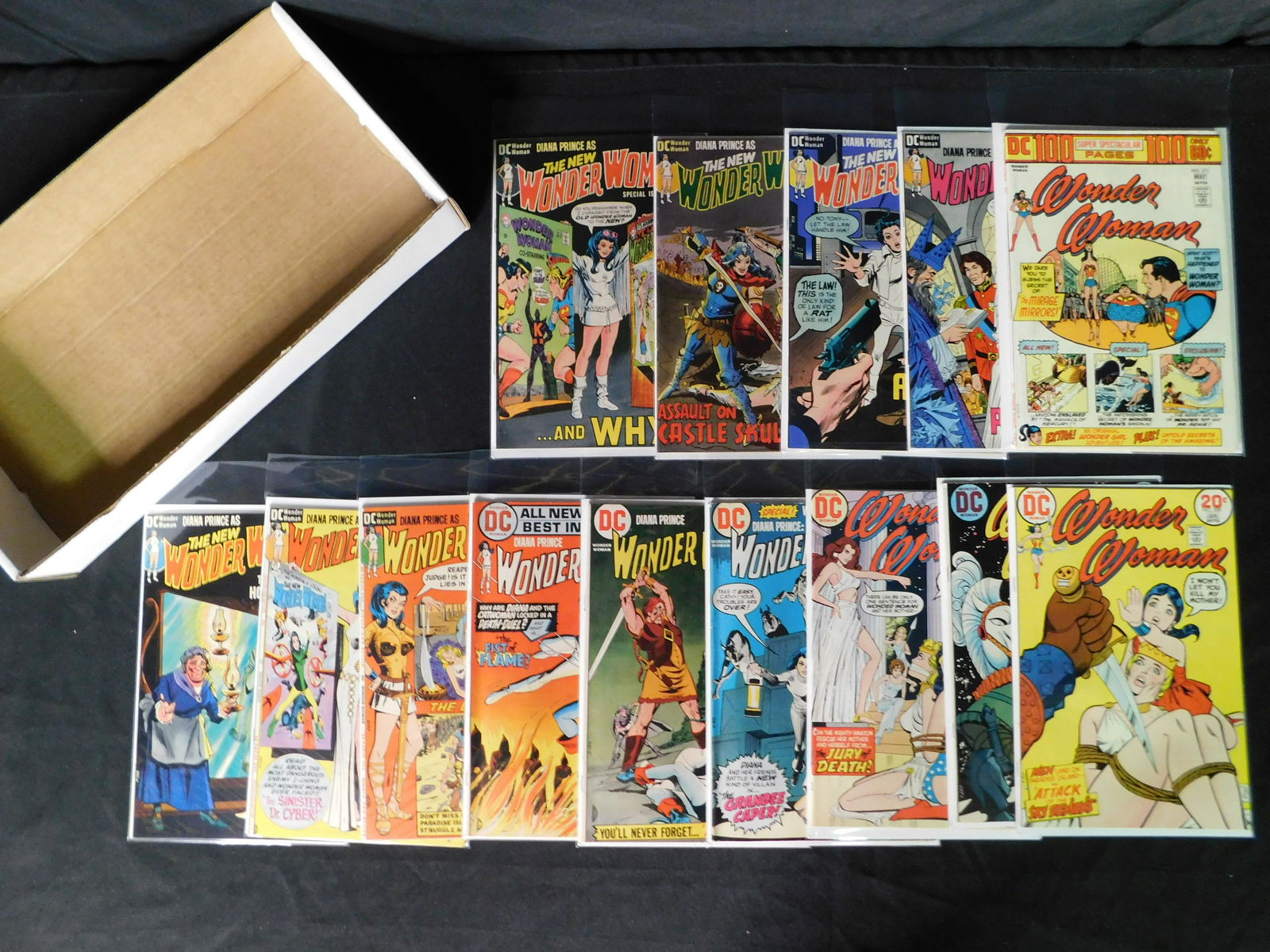 Lot of DC Wonder Woman Comics (1 of 8)