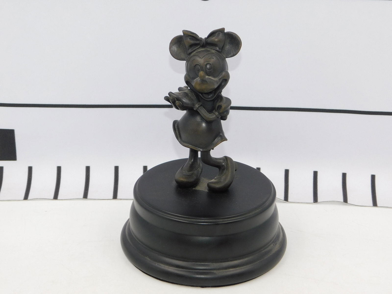 The Art of Disney Minnie Mouse Bronze Statue (1 of 6)