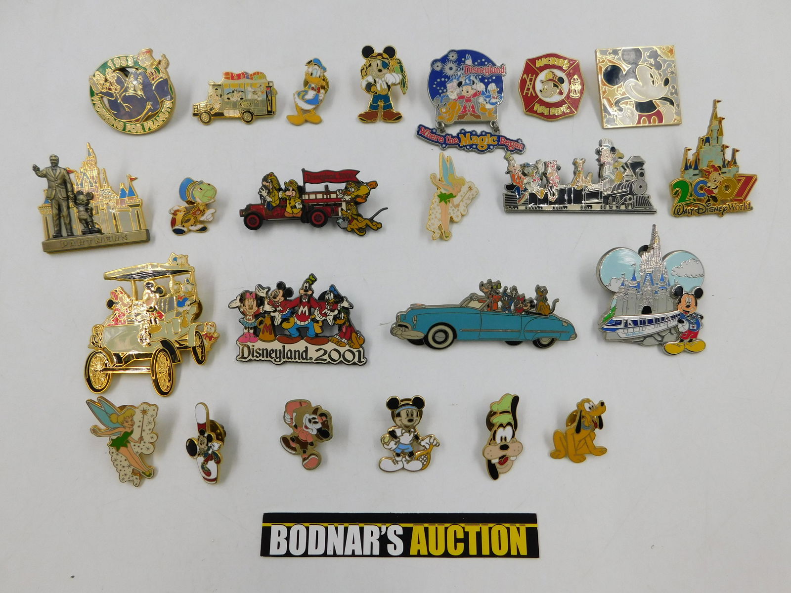 Mixed Lot of Disney Pins (1 of 6)