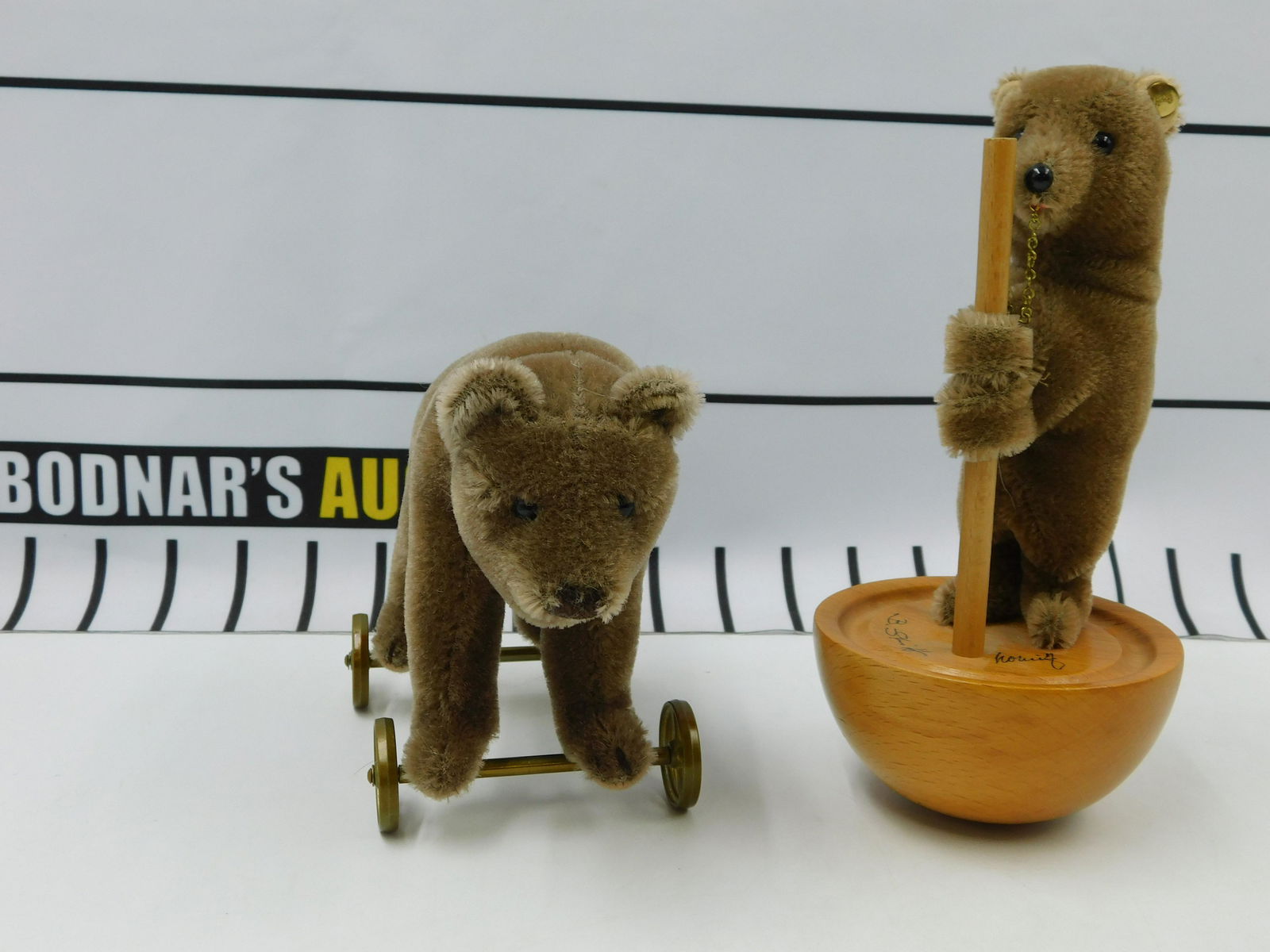 Lot of 2 Steiff Museum Collection Bears (1 of 7)