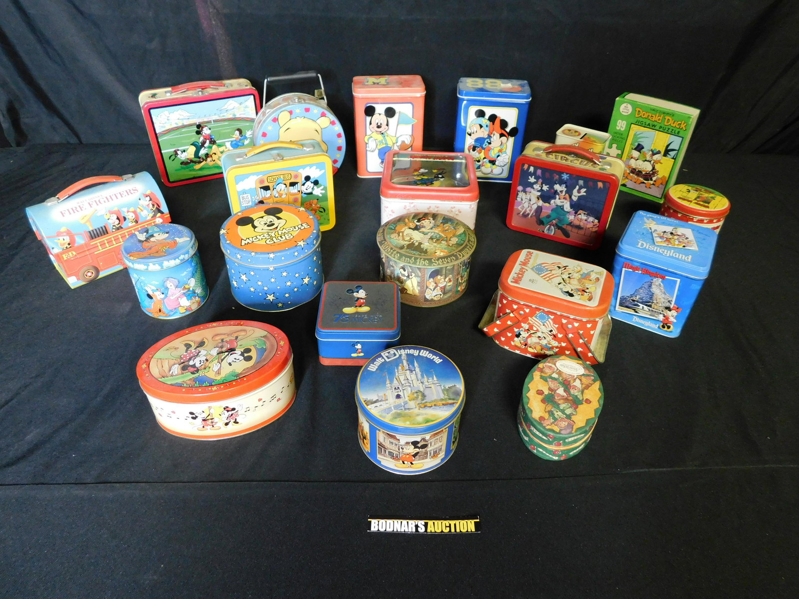 Lot of Disney Tins and Lunchboxes (1 of 5)