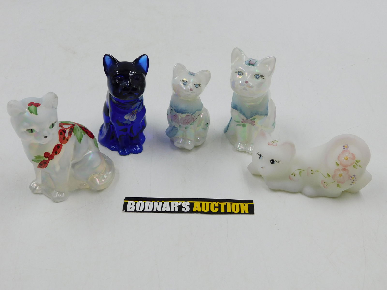 5 Fenton Art Glass Hand Painted Cat Figurines (1 of 11)