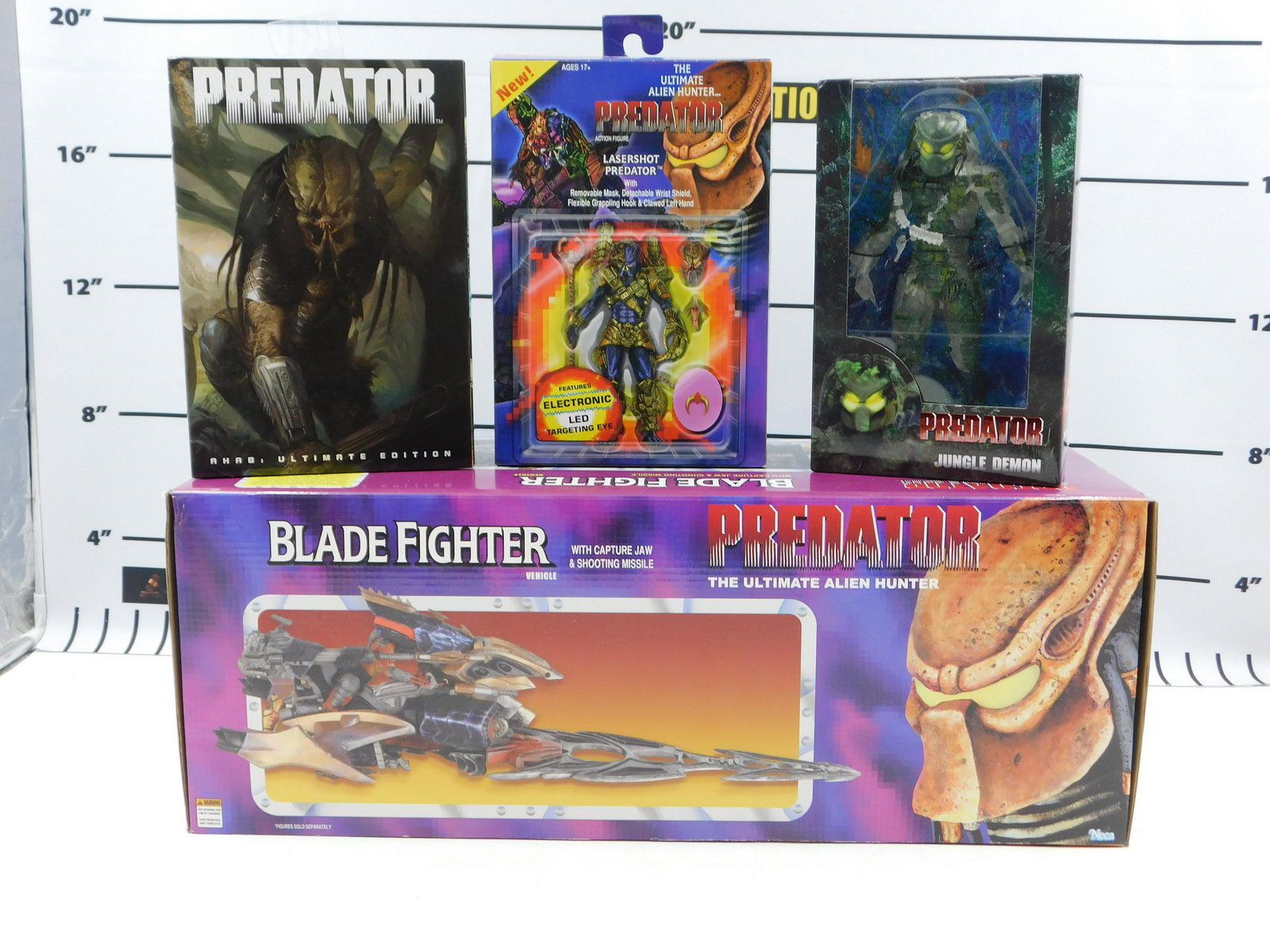 Lot of 4 NECA Predator Figures and Vehicles (1 of 11)