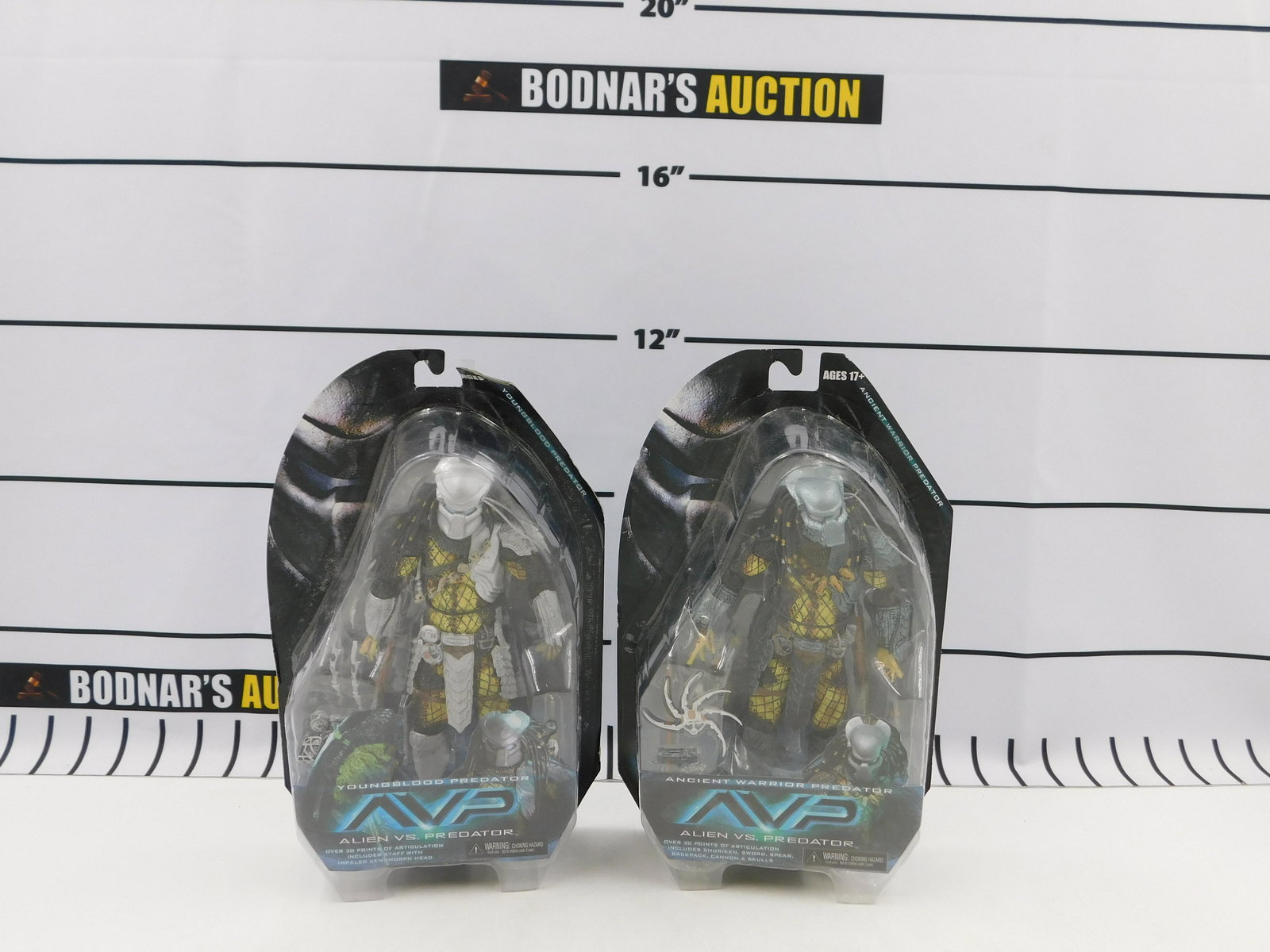 Lot of 2 NECA AVP Alien vs. Predator Action Figures (1 of 7)