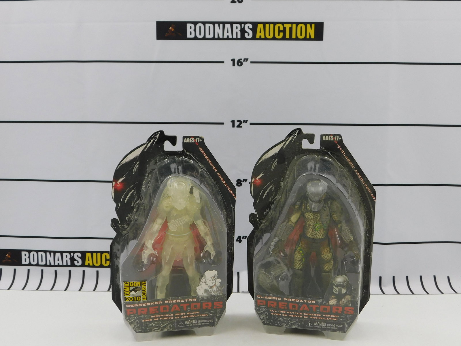 Lot od 2 NECA Predators Action Figures (1 of 7)