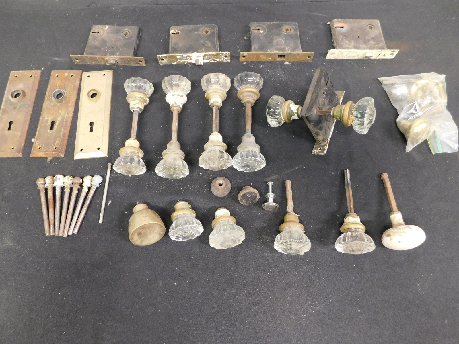 Group Lot of Vintage Glass Door Handles and Hardware (1 of 8)