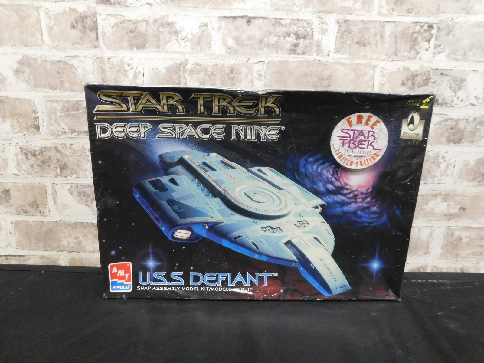 AMT Star Trek Deep Space Nine U.S.S Defiant Model Kit (1 of 5)