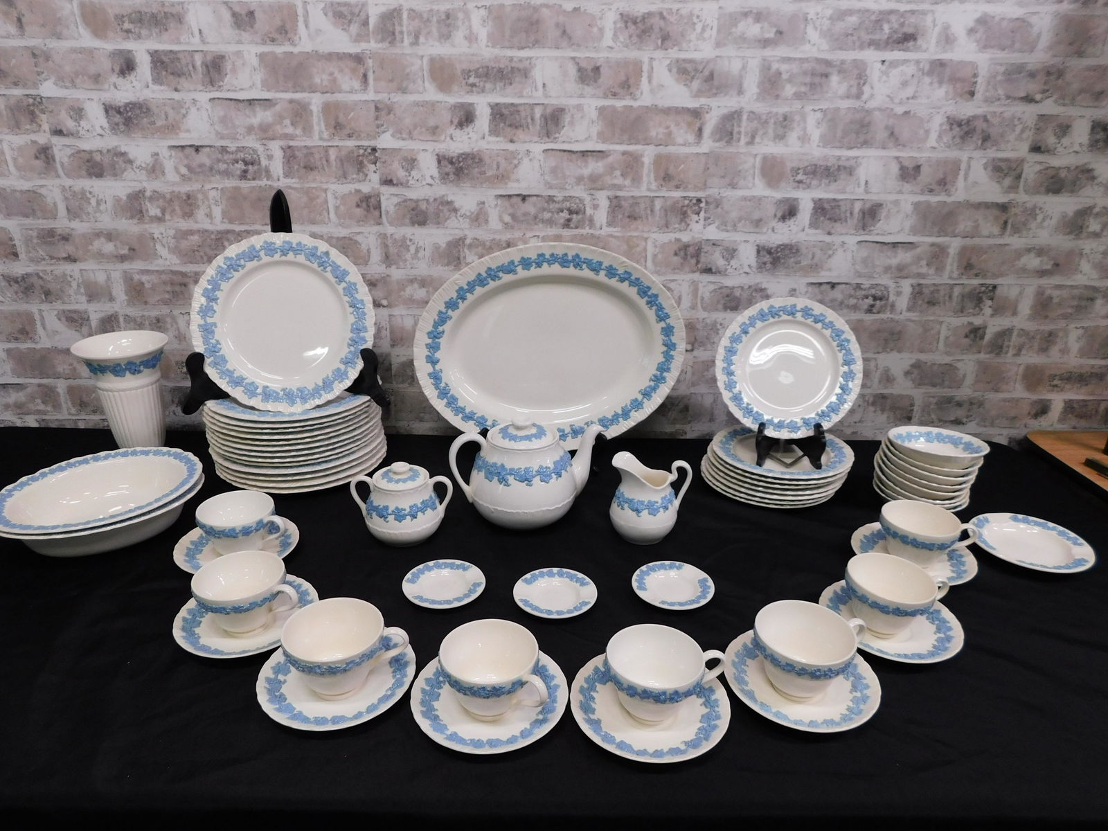Wedgwood 58 Piece Dinnerware Set (1 of 10)