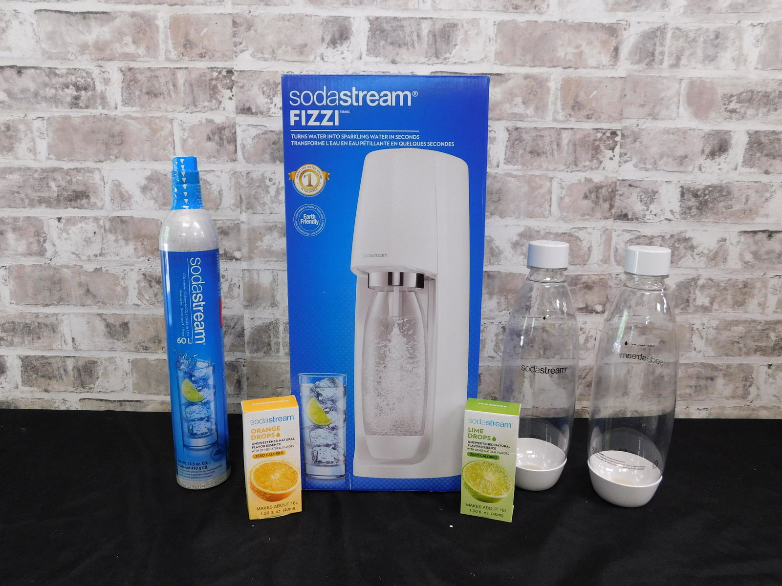 SodaStream Fizzi with Accessories (1 of 6)