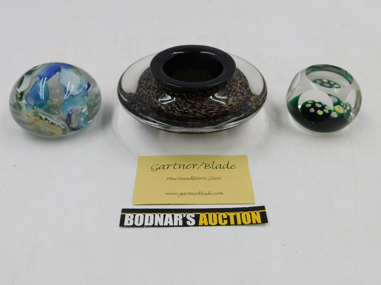 Lot of 3 Pieces of Art Glass (1 of 9)