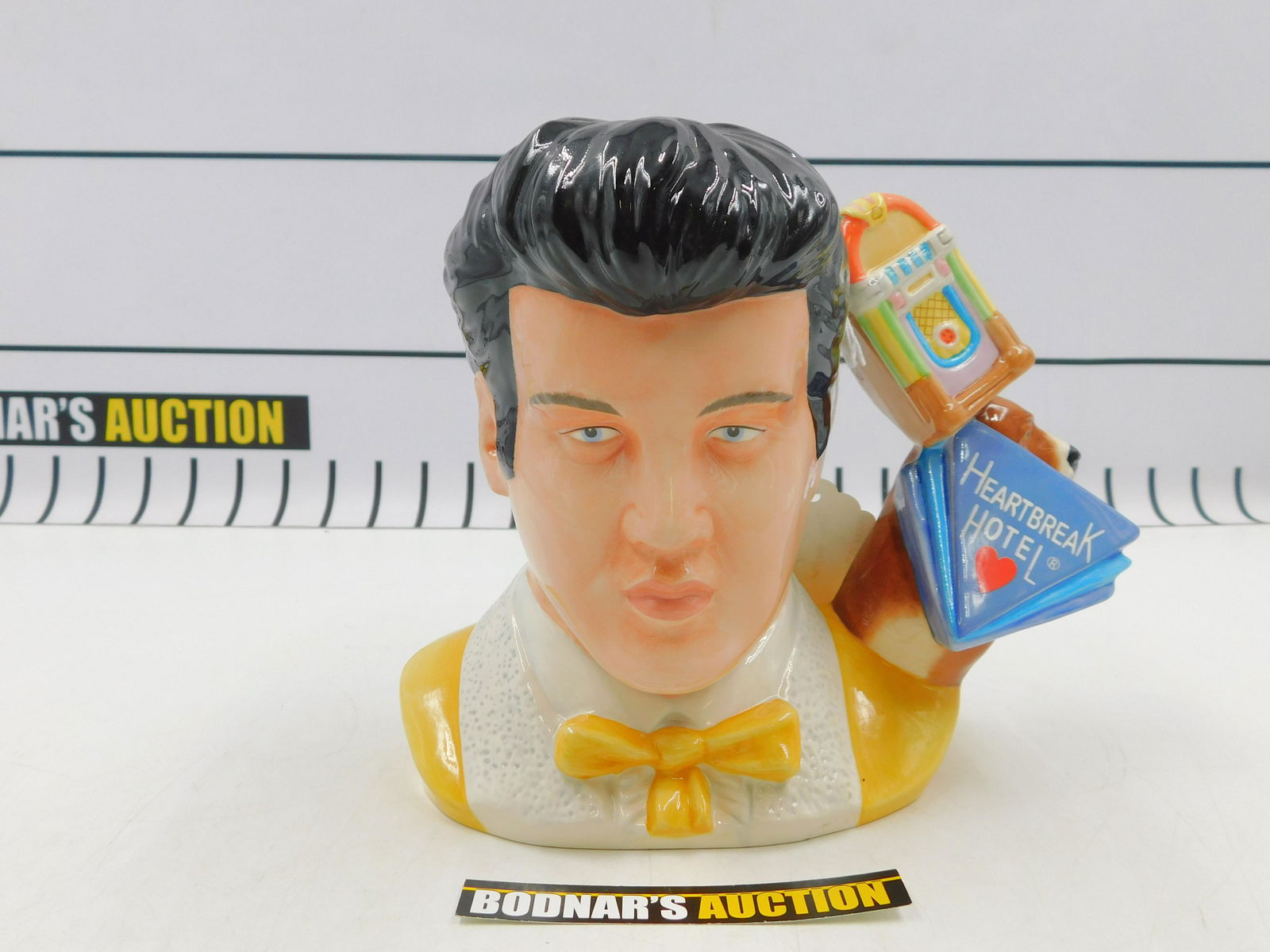Royal Doulton Elvis All Shook Up Toby Jug: Royal Doulton Elvis All Shook Up Toby Jug. EP8. Limited Edition 905/1700. Measures 6" x 6.5". All invoices must be paid within 24 hours of the sale. If you need your items shipped, we are using Liveau