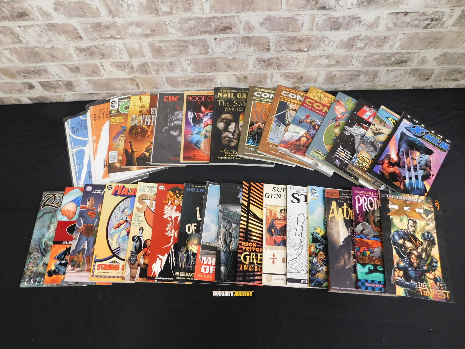 Lot of Graphic Novels (1 of 7)