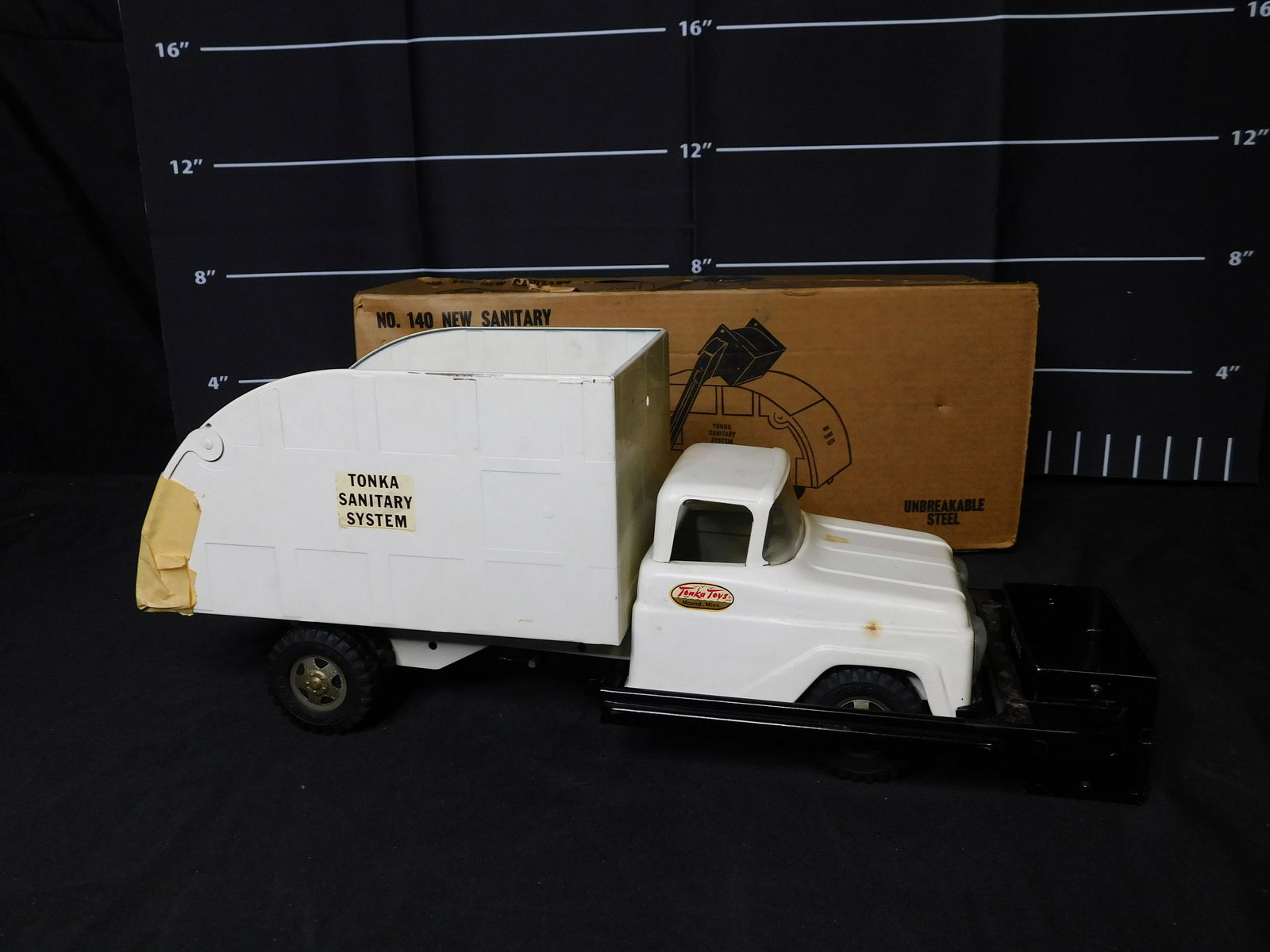 Tonka Toys Pressed Steel New Sanitary Truck (1 of 12)