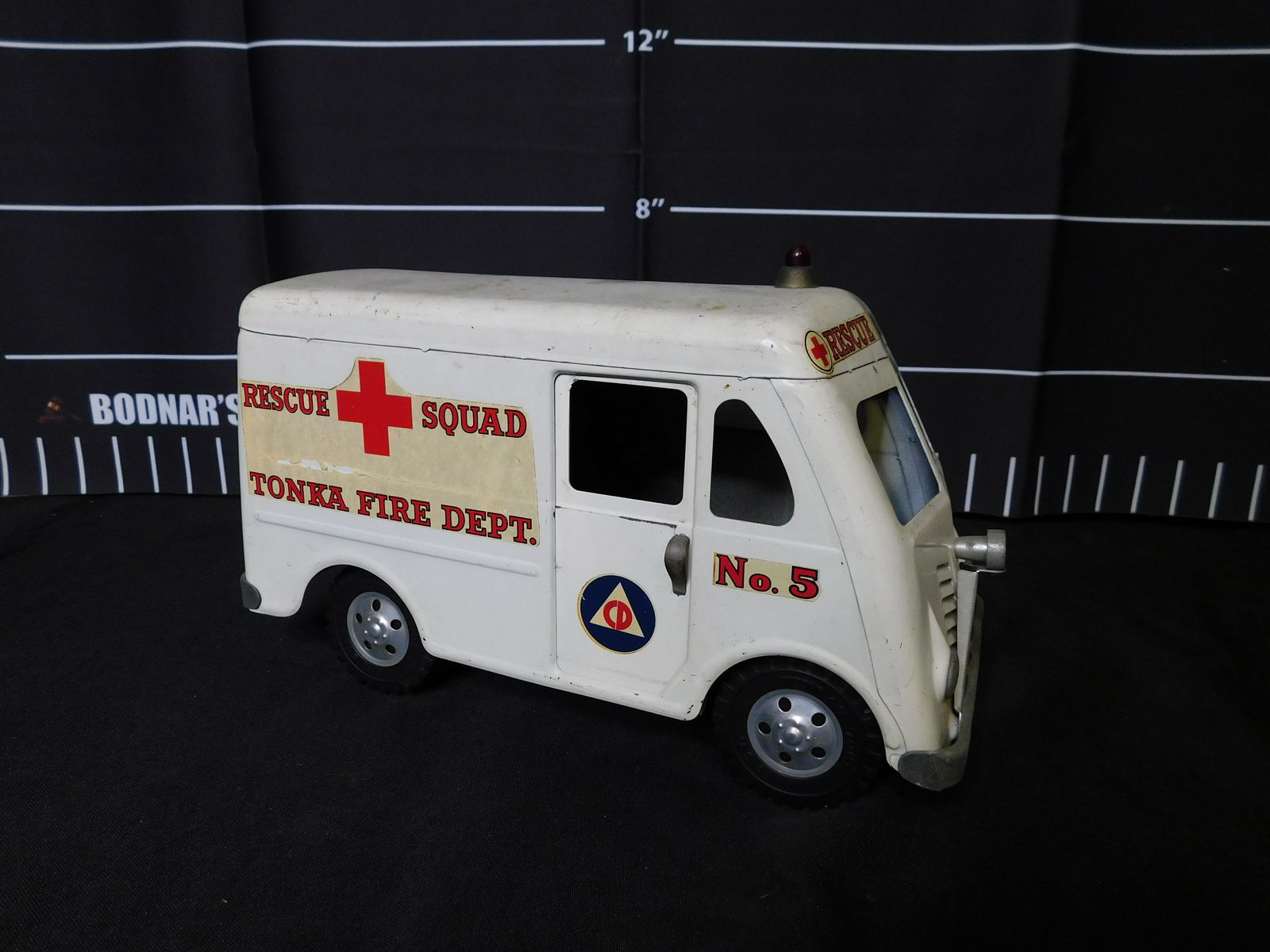 Tonka Pressed Steel Fire Rescue Squad Truck (1 of 8)