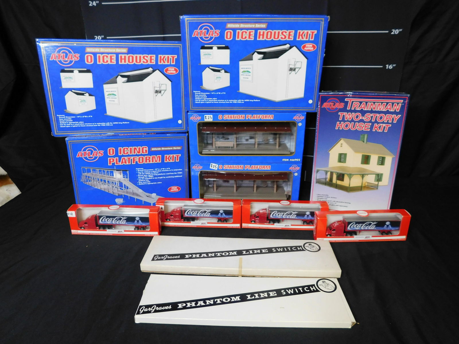 Lot of Train Accessories (1 of 10)