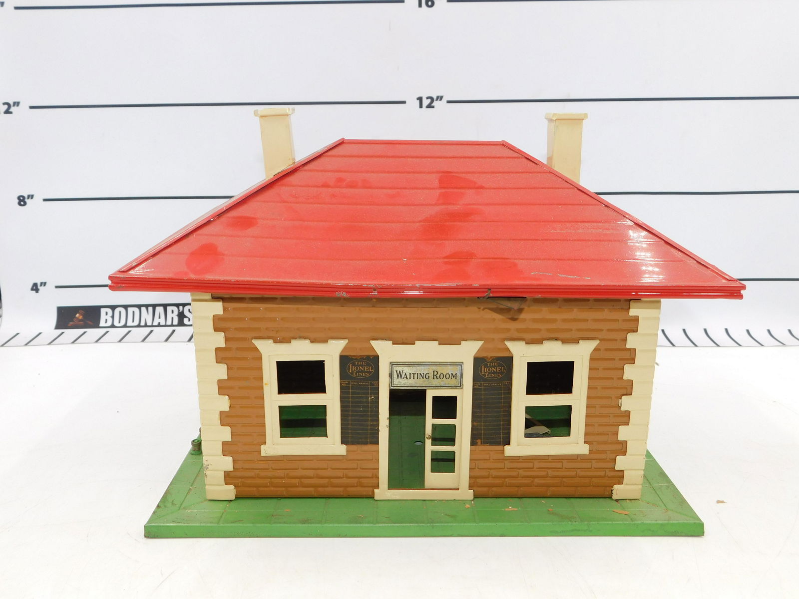 Lionel Pre-War Tin Plated Light Up Station House (1 of 6)