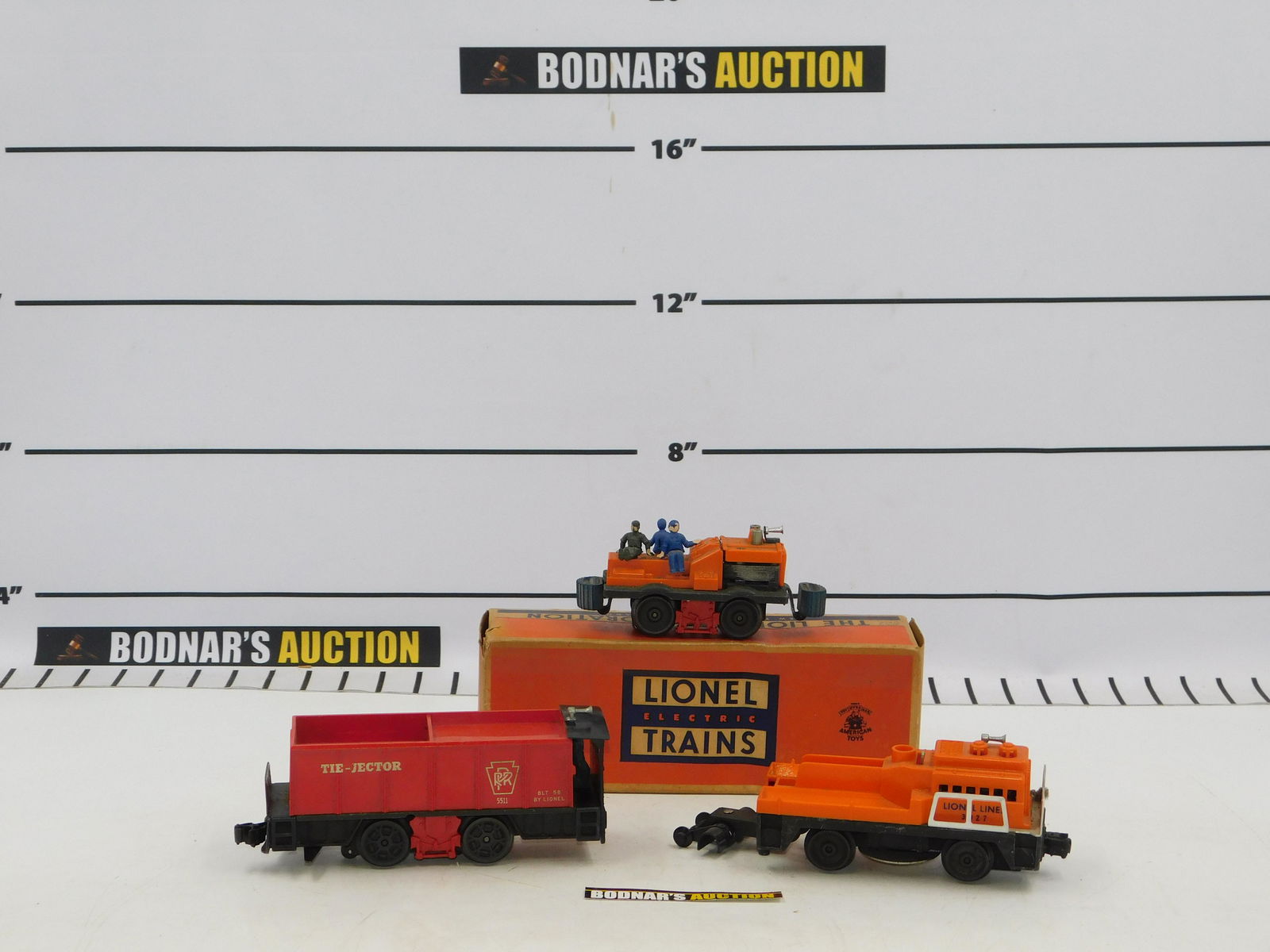 Lot of 3 Pieces of Lionel Motorized Track Equipment Cars (1 of 12)