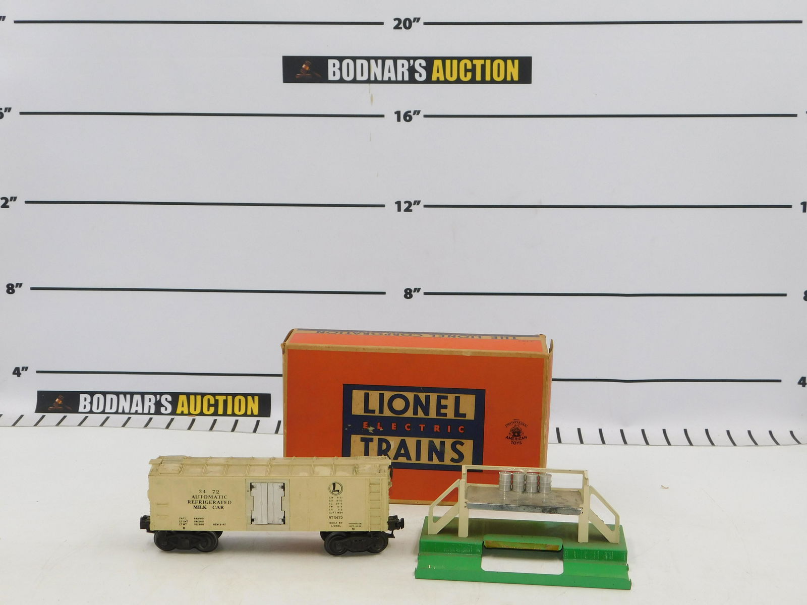 Lionel Operating Milk Station with Milk Car and Platform (1 of 8)