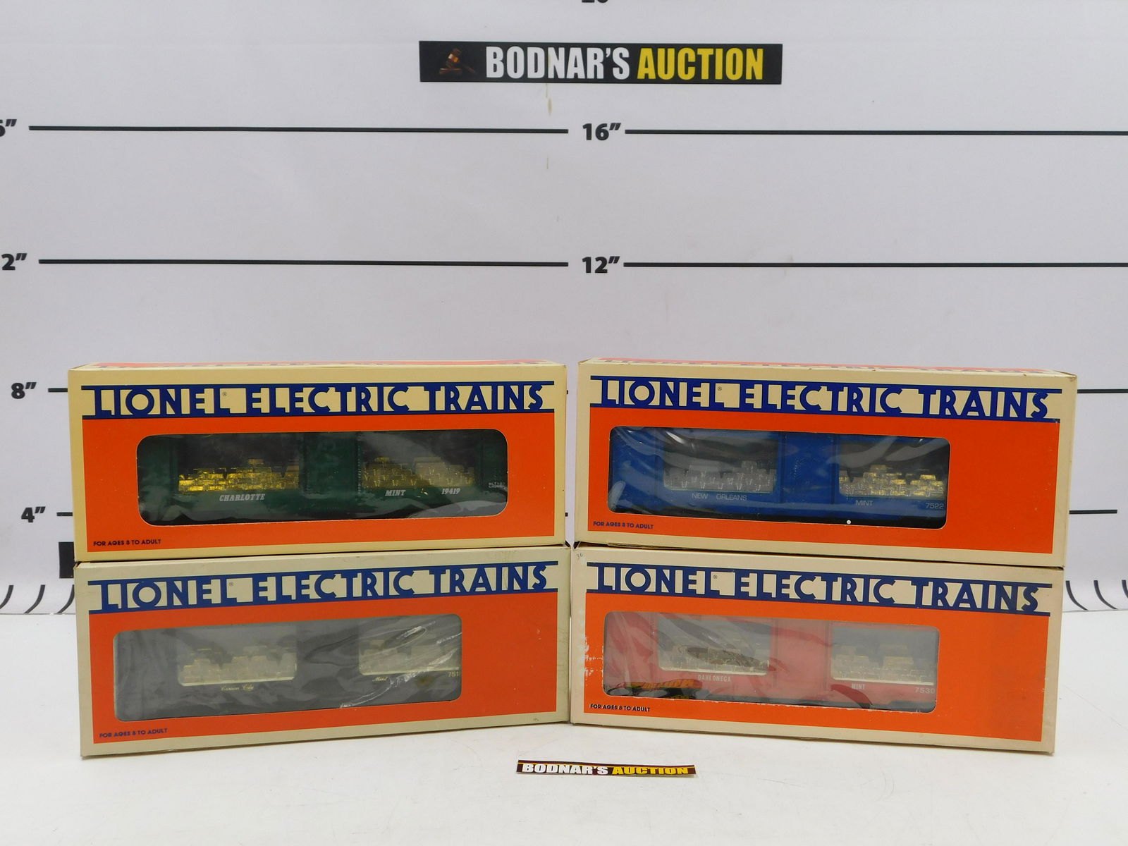 Lot of 4 Lionel O Gauge Rolling Stock Mint Cars (1 of 9)