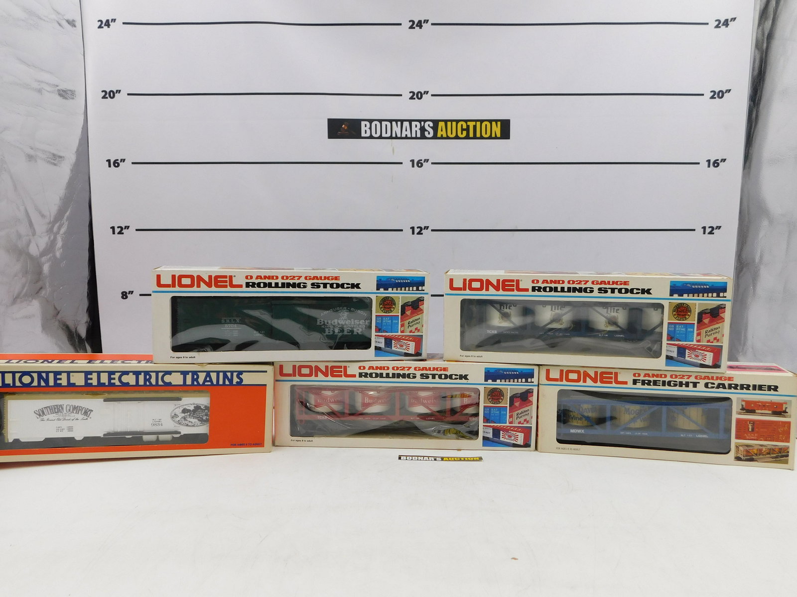 Lot of 5 Lionel O Gauge Rolling Stock: Lot of 5 Lionel O Gauge Rolling Stock including Mogen David Wine Car #9146, Budweiser Vat Carrier #9193, Southern Comfort Billboard Reefer #9834, Budweiser Reefer #5704, and Miller Lite Vat Carrier #9