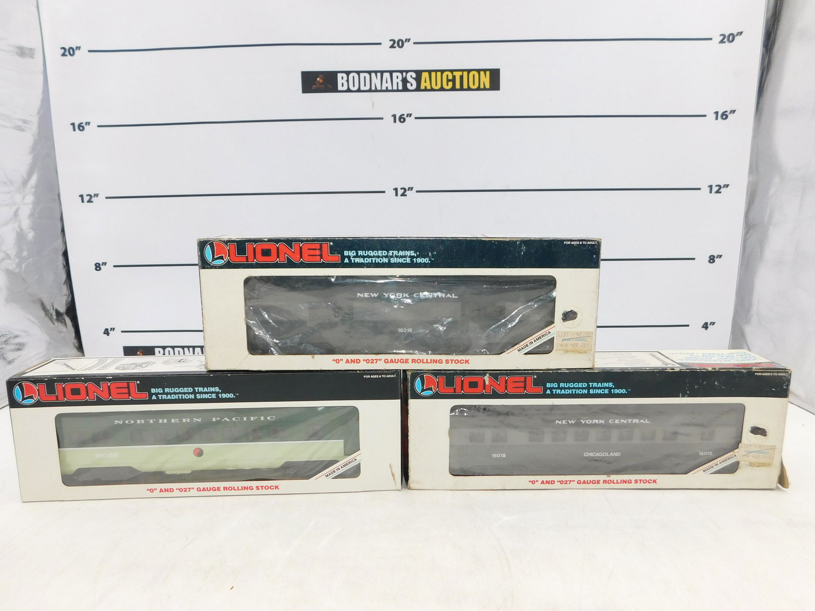 Lot of 3 Lionel Passenger Cars (1 of 7)
