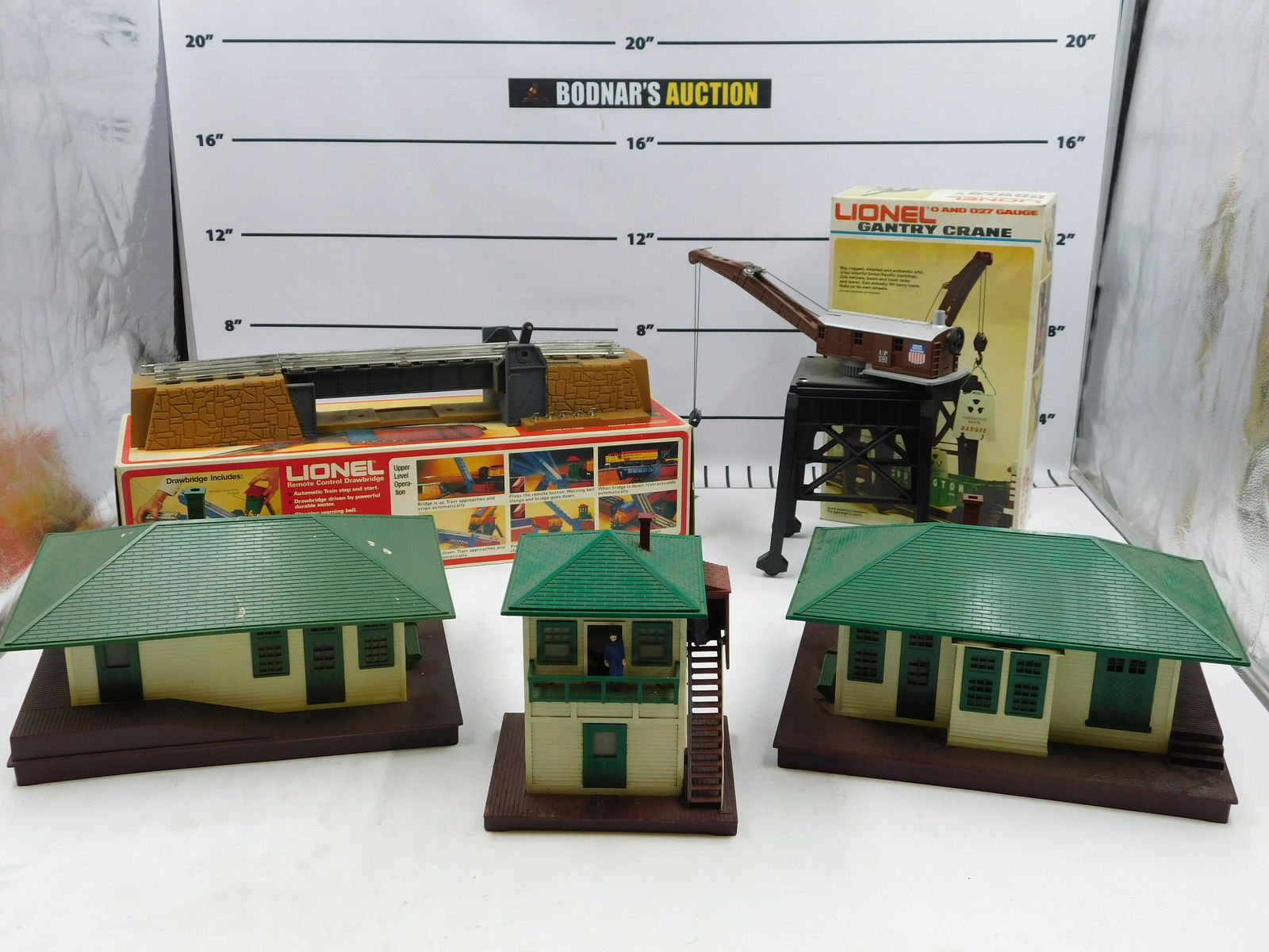 Lot of 5 Lionel Train Accessories (1 of 16)