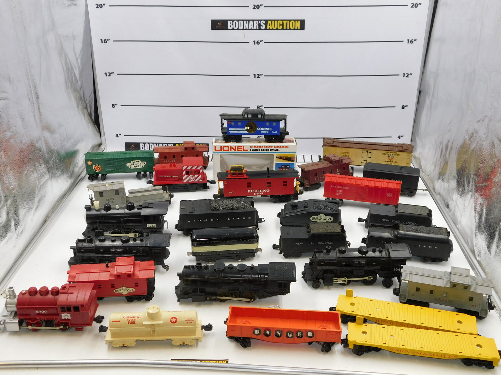 Mixed Lot of O Gauge Trains (1 of 12)