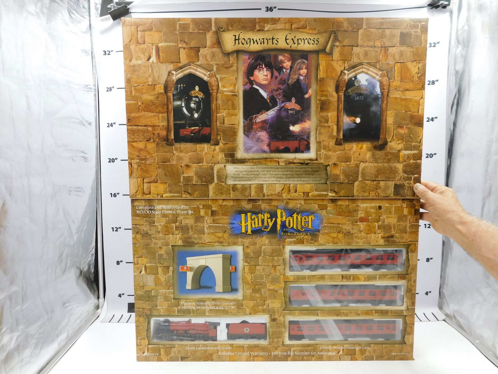 Bachmann HO Scale Hogwarts Express Train Set (1 of 5)