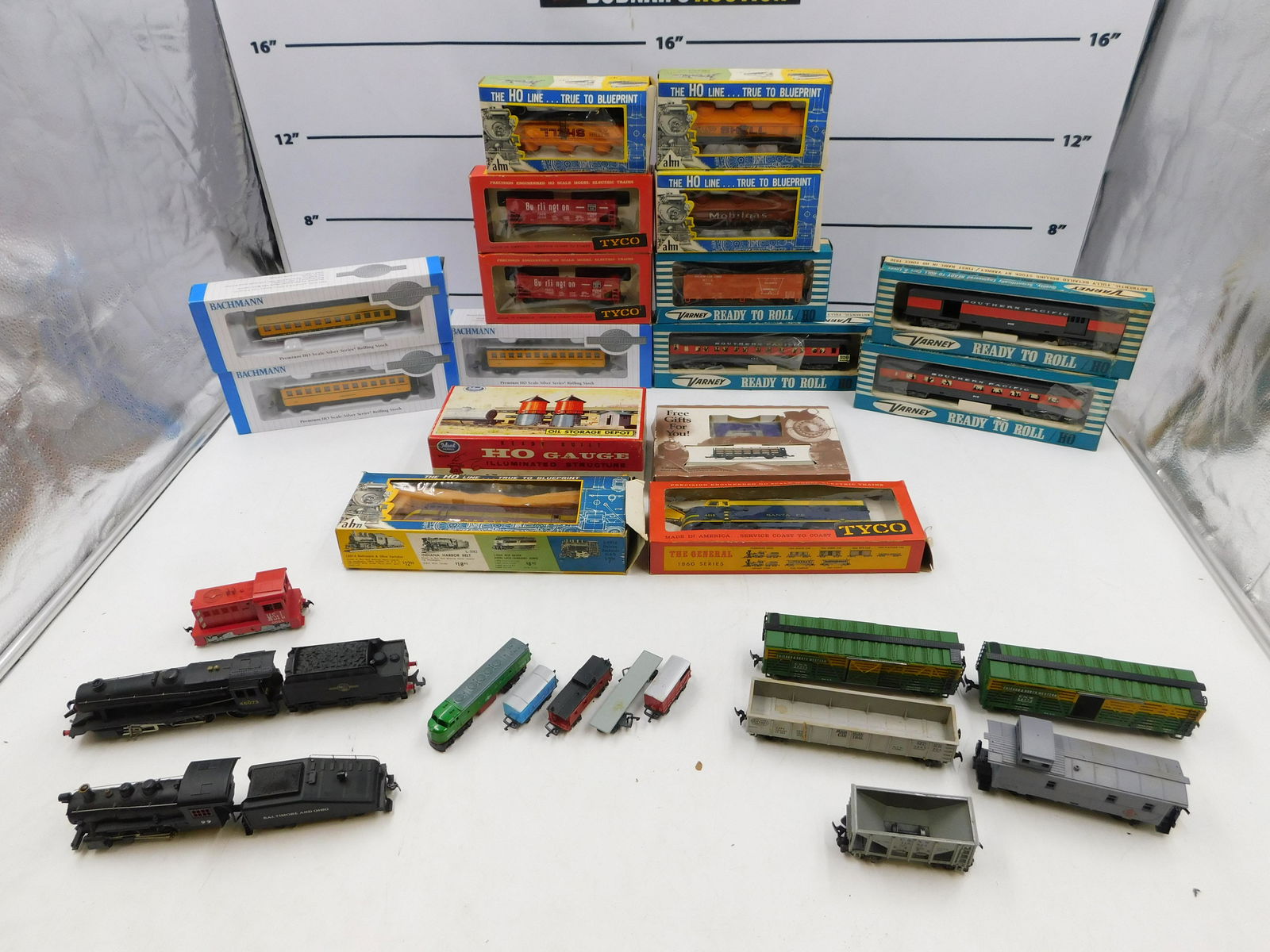 Large Lot of HO Scale Trains (1 of 11)