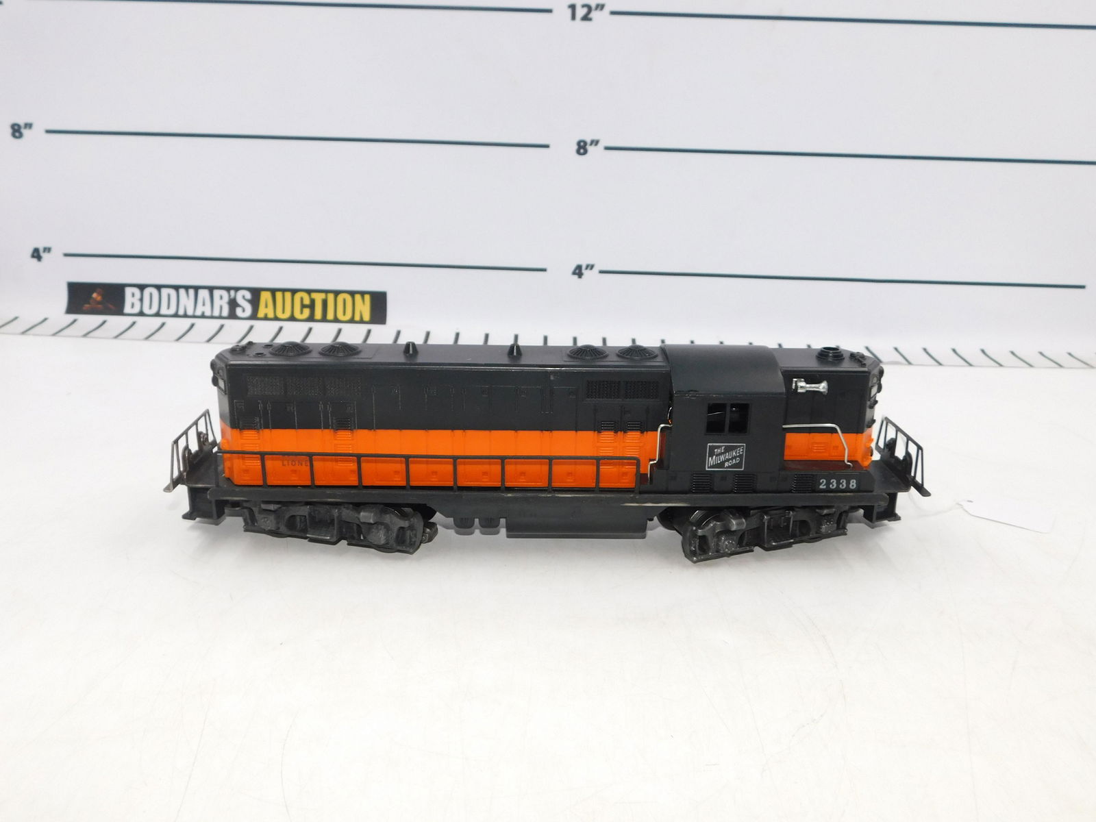 Lionel O Gauge GP-7 Diesel Locomotive #2338 (1 of 5)