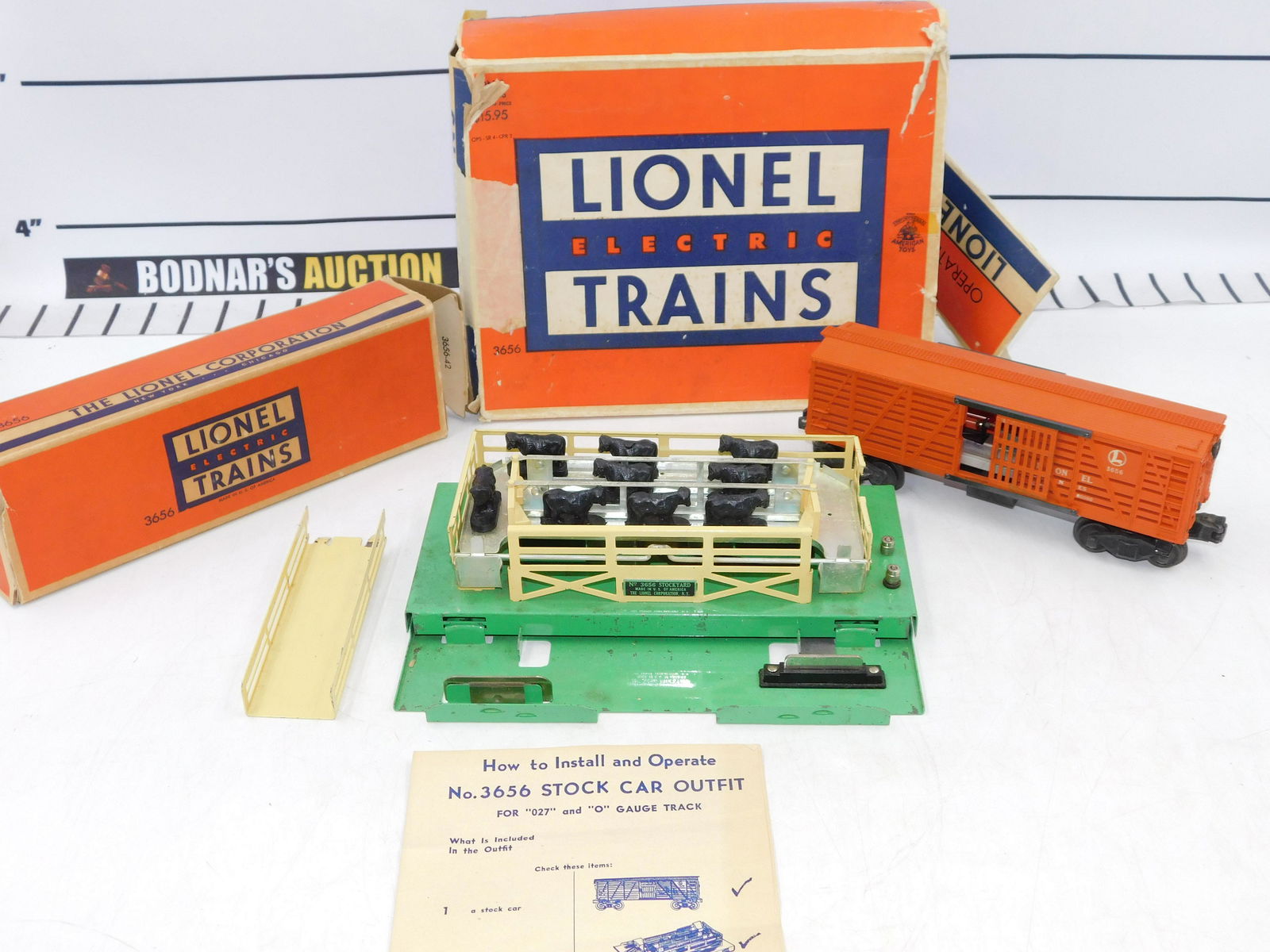 Lionel O Gauge Postwar Operating Cattle Car with Cattle (1 of 8)