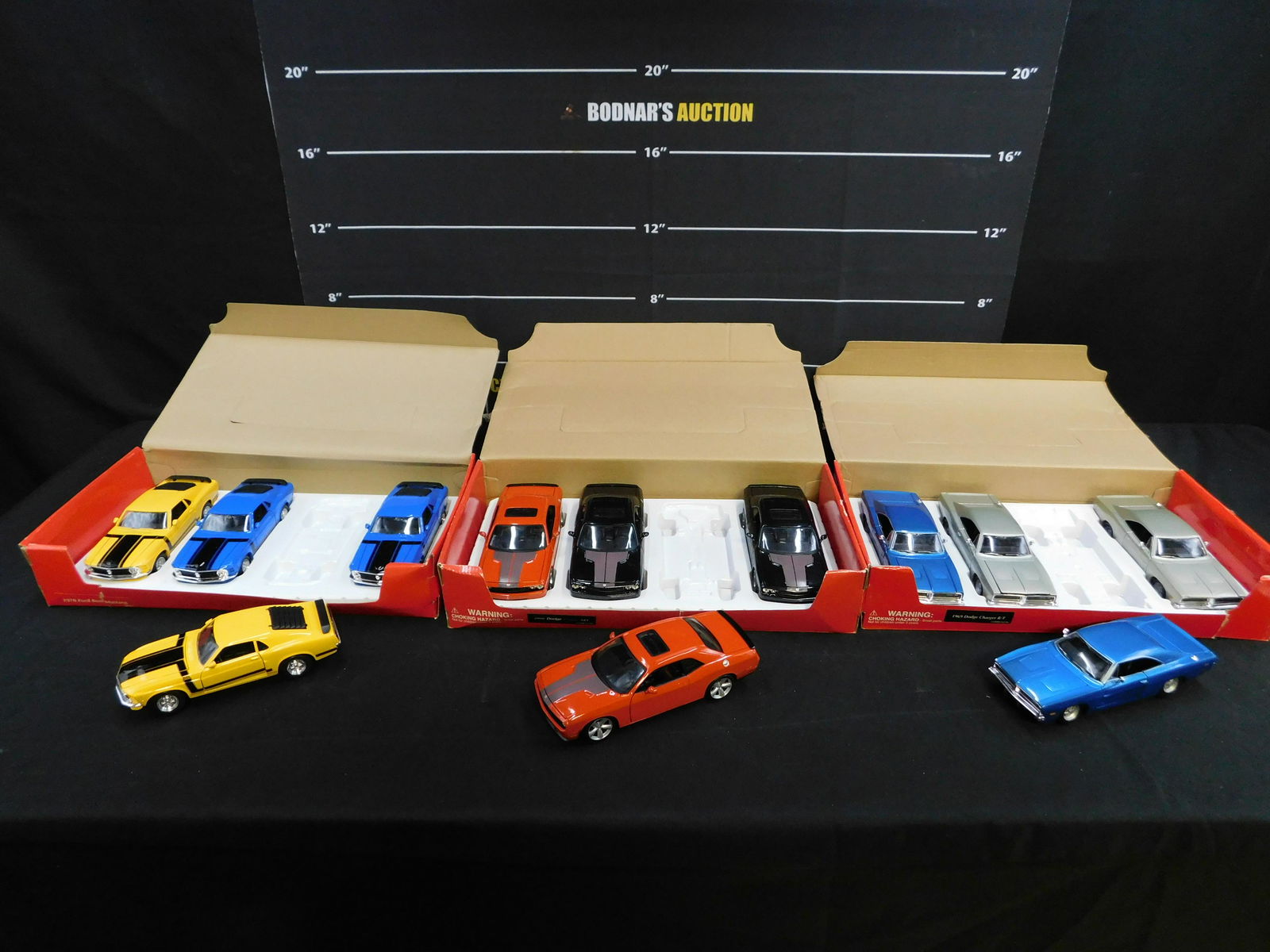 Lot of 12 Maisto 1:24 Scale Diecast (1 of 8)