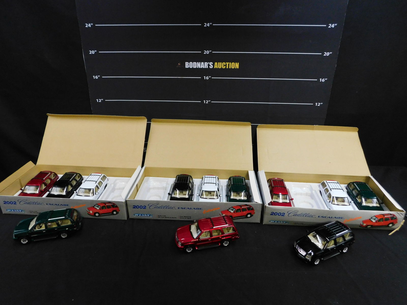 Lot of 12 Welly 1:24 Scale Diecast - 2002 Cadillac Escalade (1 of 8)