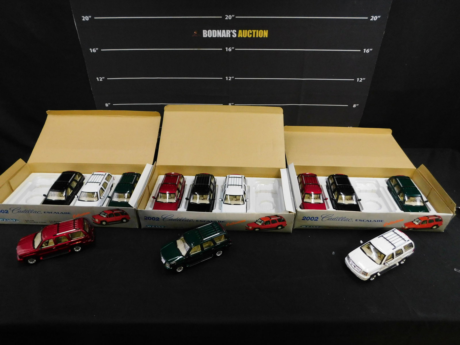 Lot of 12 Welly 1:24 Scale Diecast - 2002 Cadillac Escalade (1 of 8)