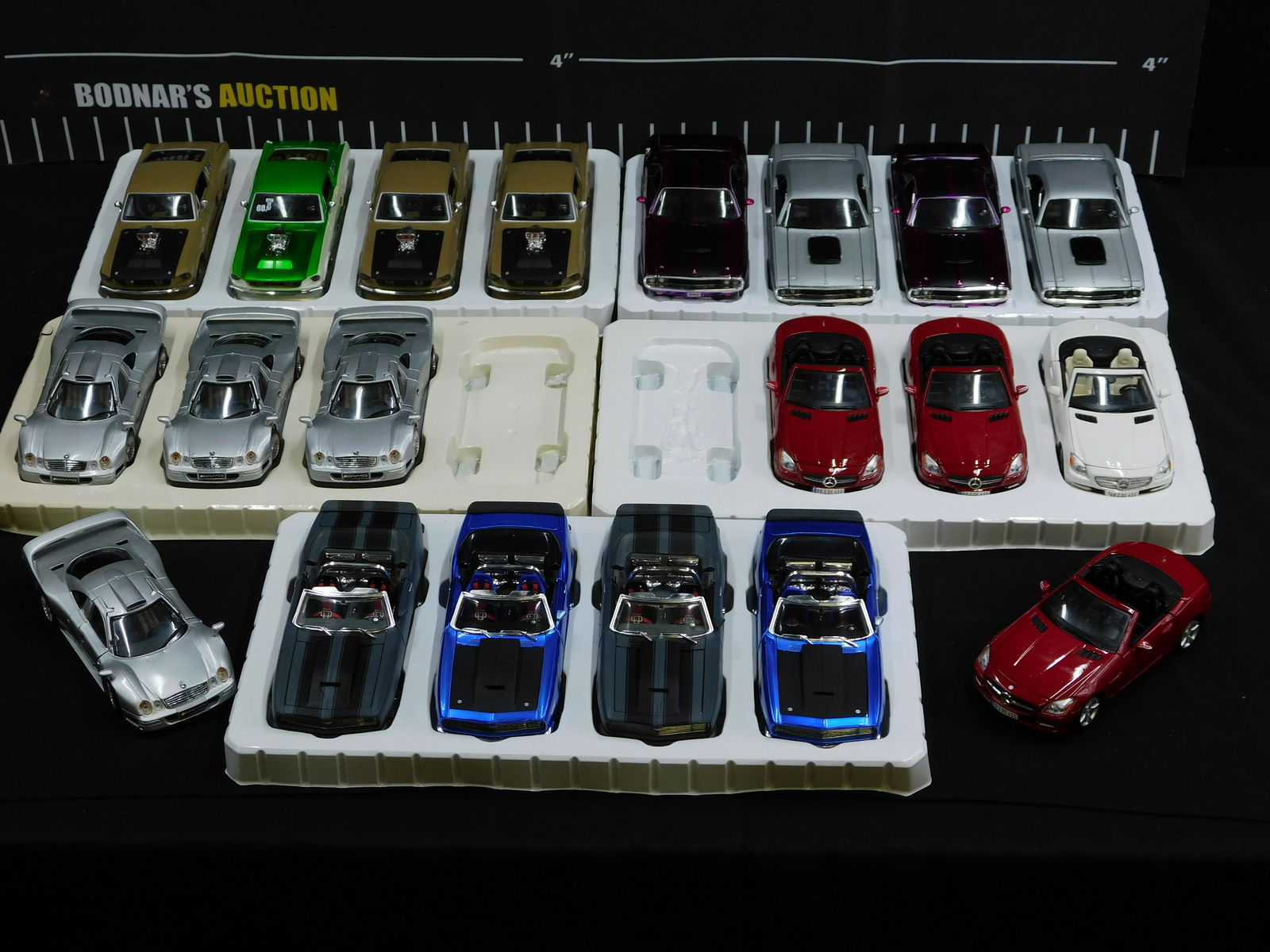 Lot of 20 Maisto 1:24 Scale Diecast Cars (1 of 11)