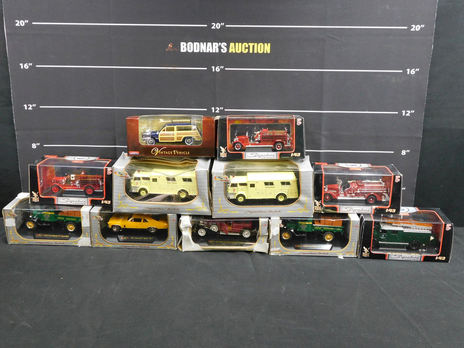 Lot of 1:32  and 1:43 Scale Diecast Vehicles (1 of 5)