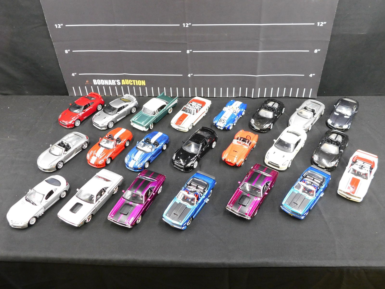 Lot of 22 Mixed Brand 1:24 Scale Loose Diecast Cars (1 of 5)