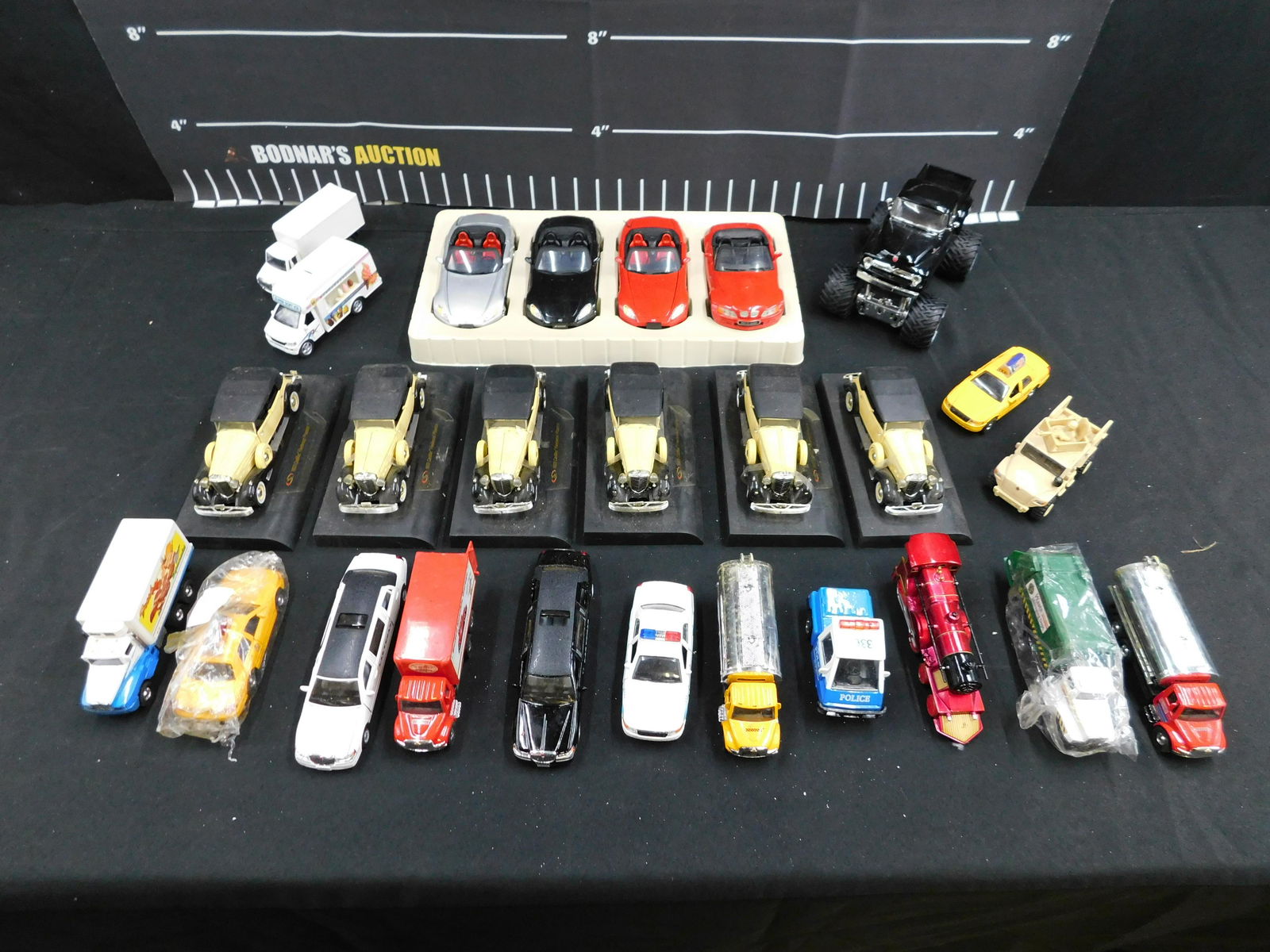 Mixed Lot of Diecast Cars (1 of 8)