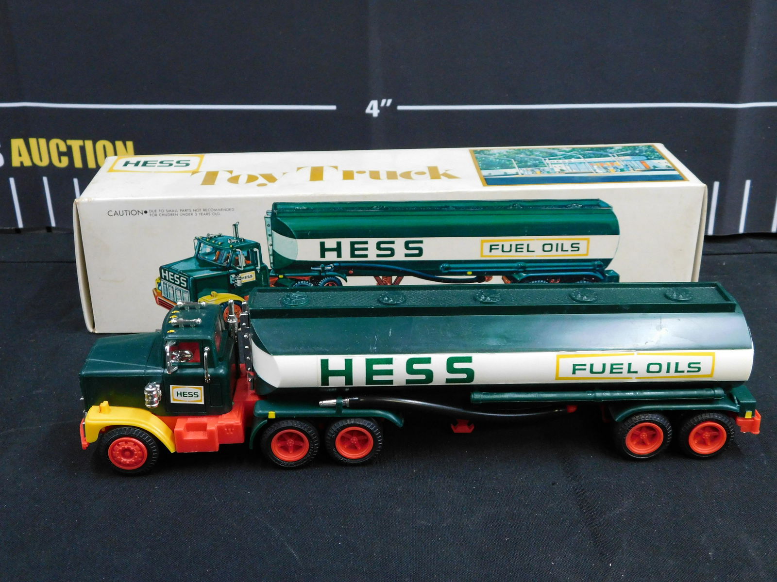1977 Hess Truck in Original Box (1 of 7)