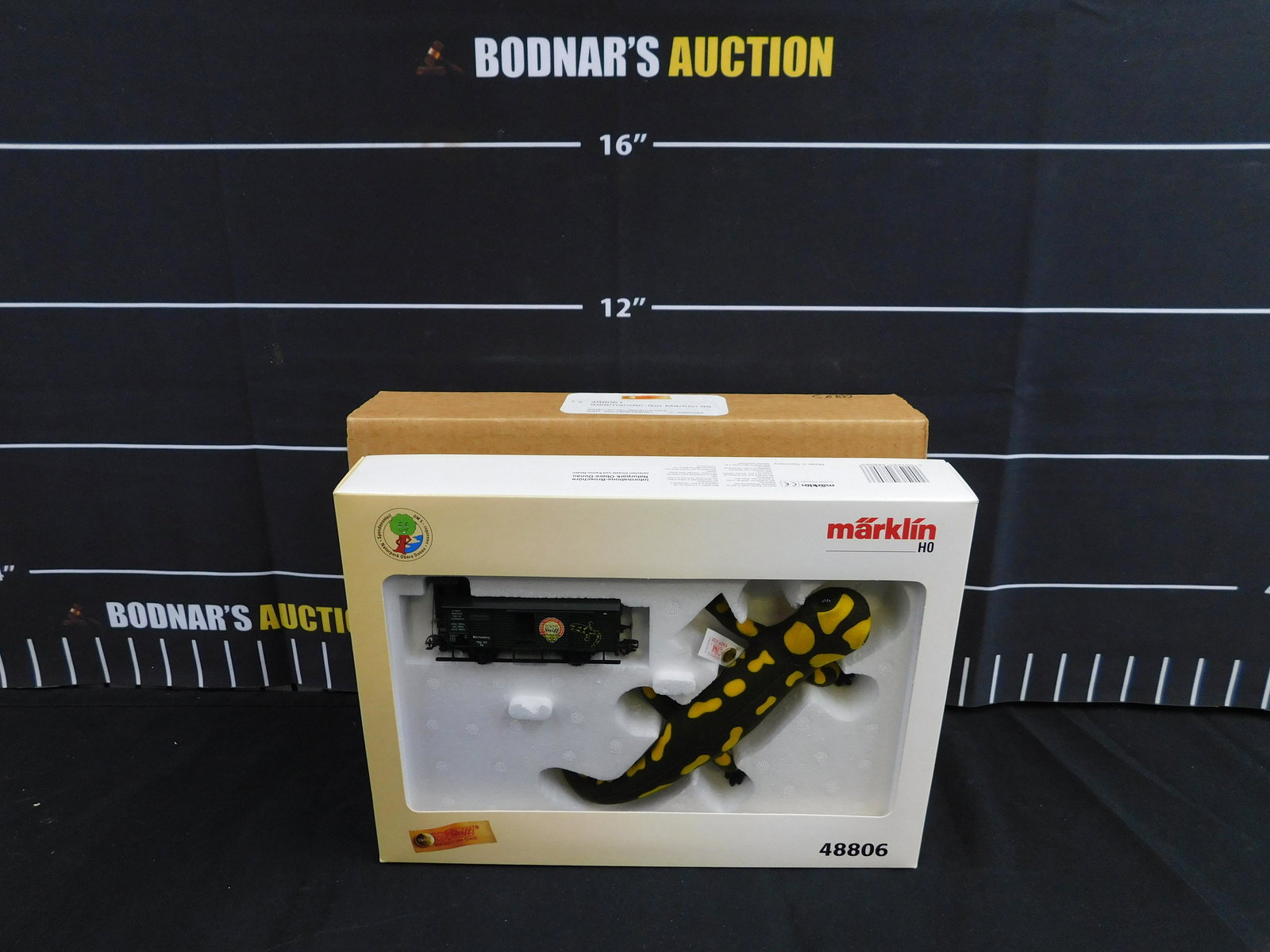 Marklin HO 48806 Steiff Train with Steiff Salamander: Marklin HO 48806 Steiff Train with Steiff Salamander. New in Box. Please read the terms and conditions. This sale will be broadcast live on sale day with full descriptions of each lot being sold. All 