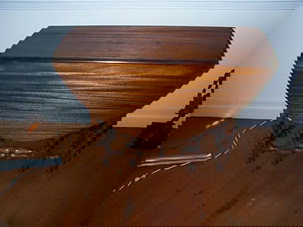 1128 Walnut Drop Leaf Gate Leg Table With A Drawer C Sep 08