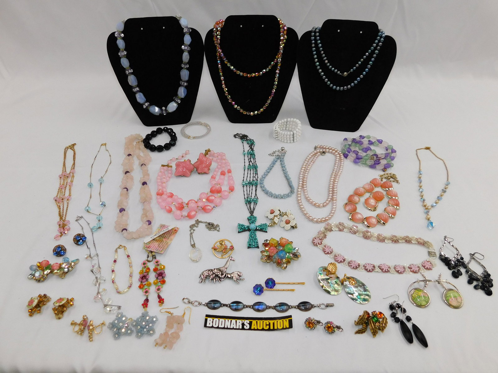 Lot of Vintage Beaded Jewelry (1 of 7)