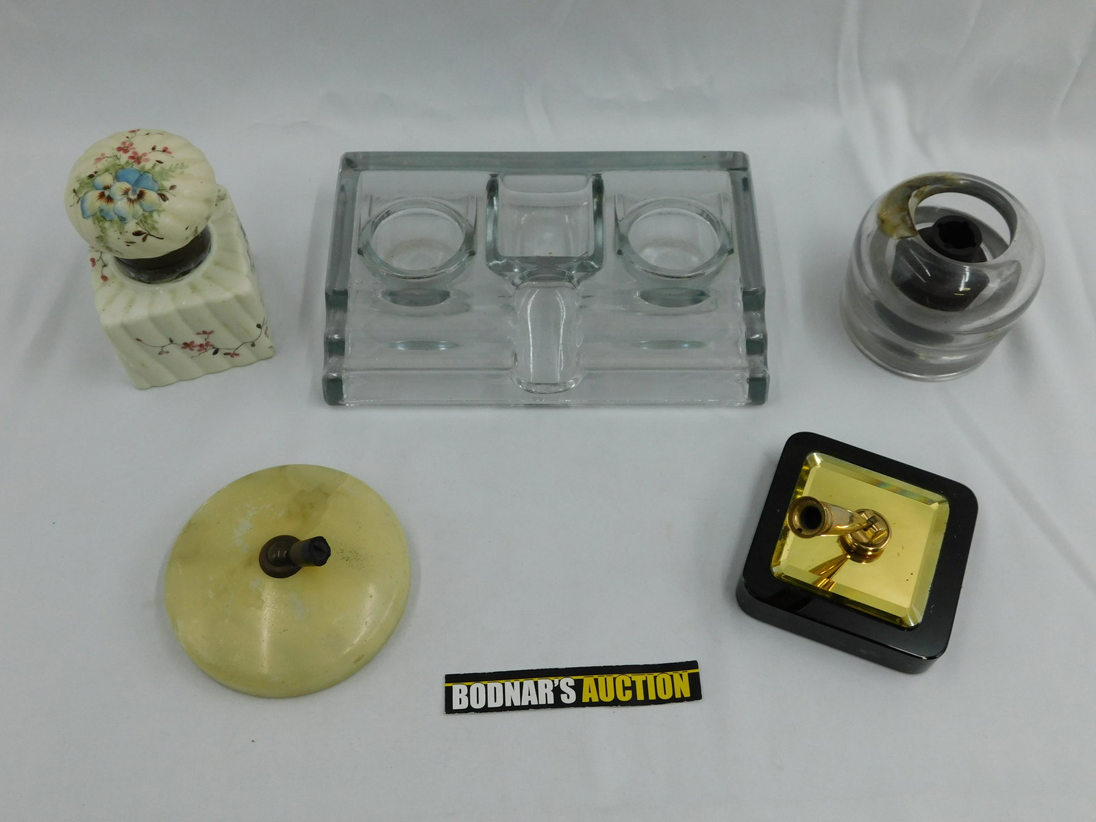 Lot of Pen Holders and Ink Wells: Lot of Pen Holders and Ink Wells. Some condition issues present. One hand painted inkwell, glass inkwell and others. All invoices must be paid within 24 hours of the sale. All items are shipped USPS o