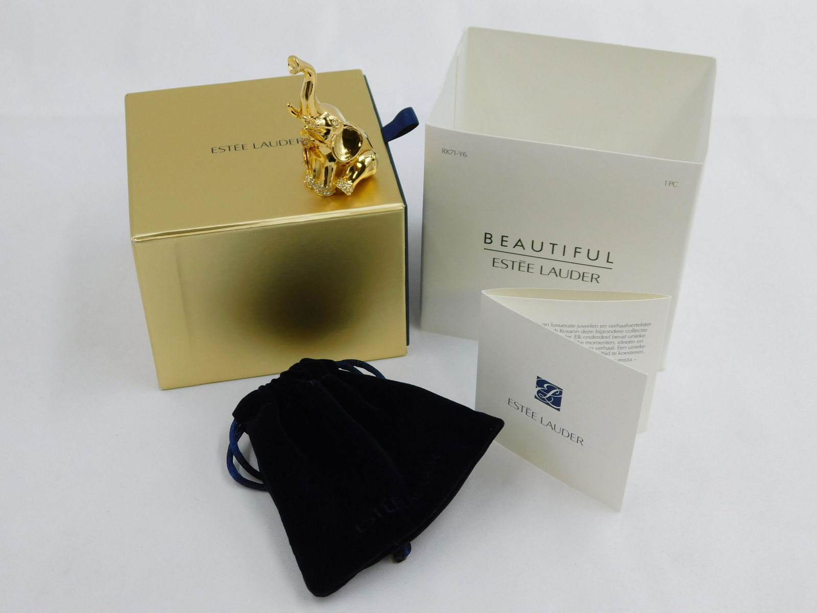 Estee Lauder Strong Elephant Perfume Compact (1 of 7)